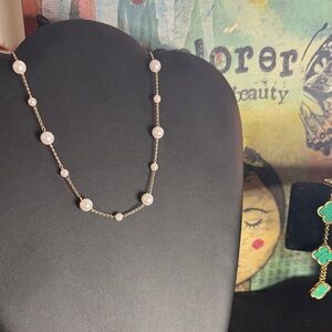 Elegant Gold and Pearl Necklace